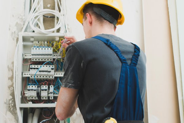 Canik Elektrik Tamircisi – Uygun Fiyat, Hızlı Müdahale, Garantili Onarım