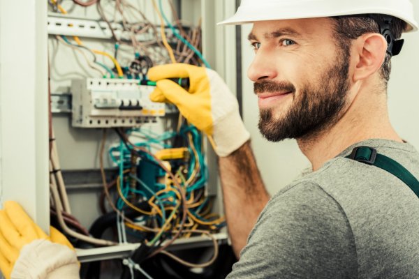 Çarşamba Elektrik Tamircisi – Elektrik Arızalarında Hızlı ve Etkili Çözüm