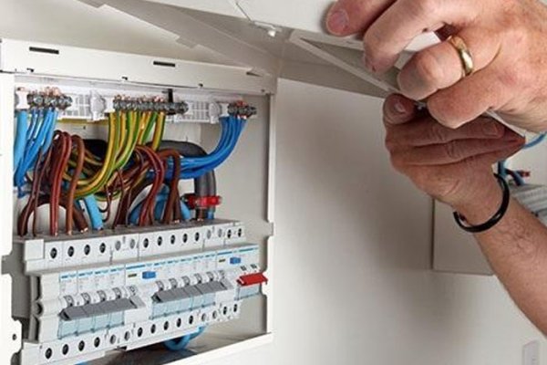 Vezirköprü Elektrik Tamircisi – Elektrik Sorunlarınıza Yerinde ve Güvenli Müdahale