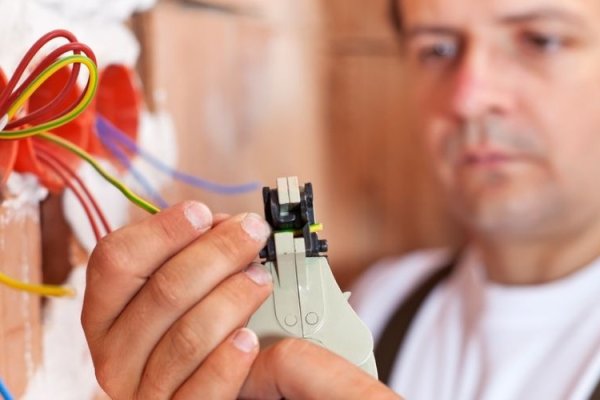 Tekkeköy 7/24 Elektrikçi – Gece Gündüz Kesintisiz Elektrik Hizmeti