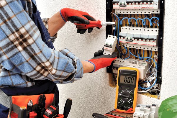 Salıpazarı 7/24 Elektrikçi – Kesintisiz ve Güvenilir Hizmet
