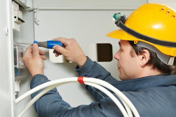 Atakum Elektri̇k Ustası – Uzman Ve Güveni̇li̇r Hi̇zmeti̇ni̇z
