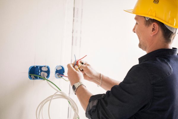 Kavak Elektrik Ustası – Yerinde Müdahale, Kalıcı Tamir