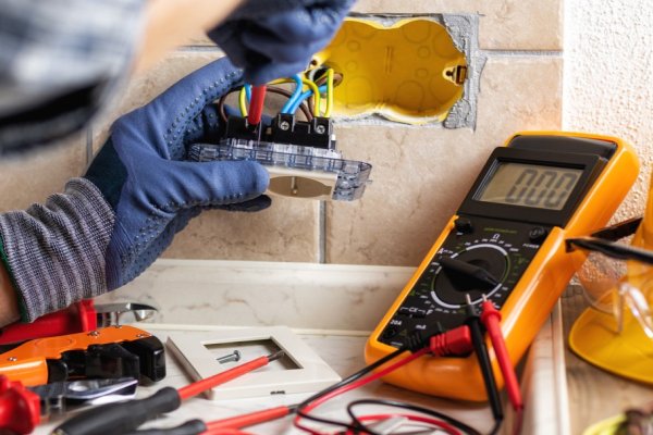 Bafra Nöbetçi Elektrikçi – 7/24 Kesintisiz Elektrik Desteği