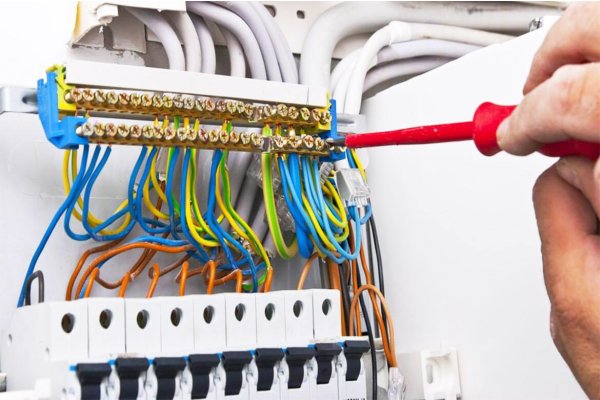 Çarşamba Elektrik Tesisatı Yenileme – Dayanıklı ve Güvenli Elektrik Altyapısı