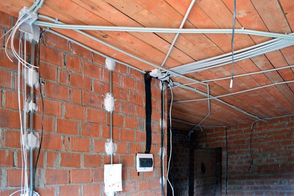 Vezirköprü Elektrik Tesisatı Yenileme – Güçlü Altyapı, Kesintisiz Enerji