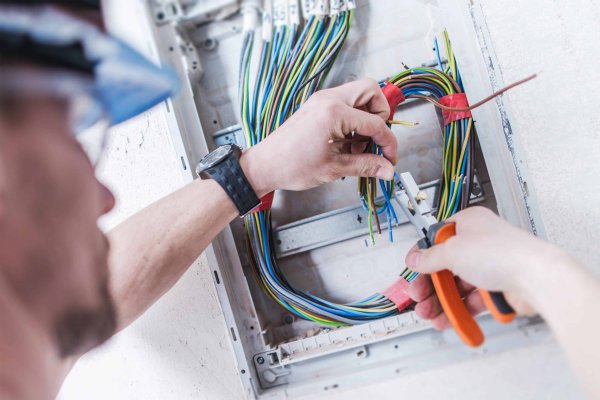Salıpazarı Elektrik Tesisatı Yenileme – Eski Tesisatlara Veda, Güvenli Sistemlere Merhaba